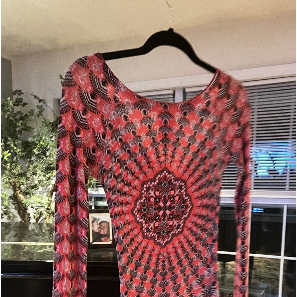 Free People stretch red print top Perfect to wear with jeans. Like new.